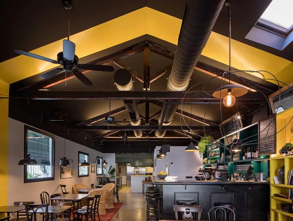Arquitectura sostenible con materiales de construcción de bajo impacto ambiental 202301 Restaurante KOH Energiehaus foto 2 1 1024x773 1
