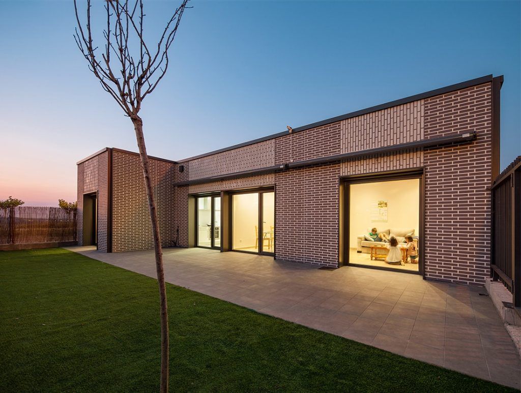 Vivienda unifamiliar en Arrúbal, La Rioja 202301 fachada casa2