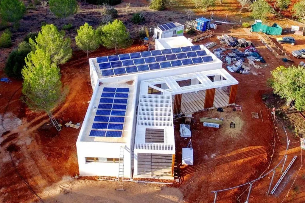 Energiehaus Certificado Passivhaus Plus Premium en ibiza 40 Energiehaus Certificado Passivhaus Plus Premium en ibiza Can Tanca fotovoltaica 1200x800 1